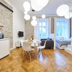 https://home-office-unique-brick-2-old-town-market-square.krakowhotelspoland.com