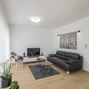https://coastal-apartment-1.splithotels.org